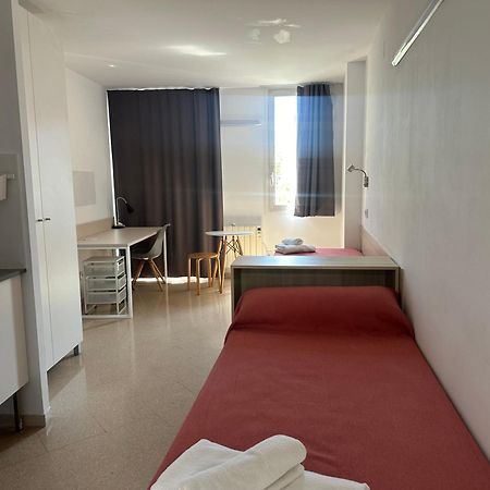Residencia Universitaria Resa Francesc Giralt I Serra تيراسا المظهر الخارجي الصورة