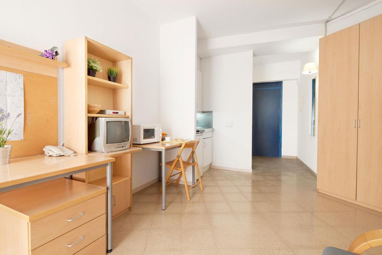 Residencia Universitaria Resa Francesc Giralt I Serra تيراسا المظهر الخارجي الصورة