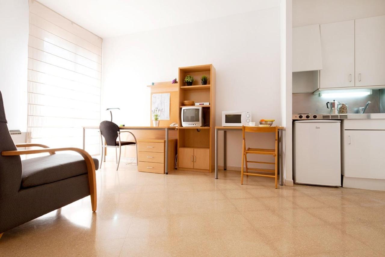 Residencia Universitaria Resa Francesc Giralt I Serra تيراسا المظهر الخارجي الصورة